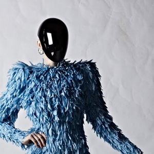 Modèle Haute Couture Balenciaga pour l'automne-hiver 2022-23.