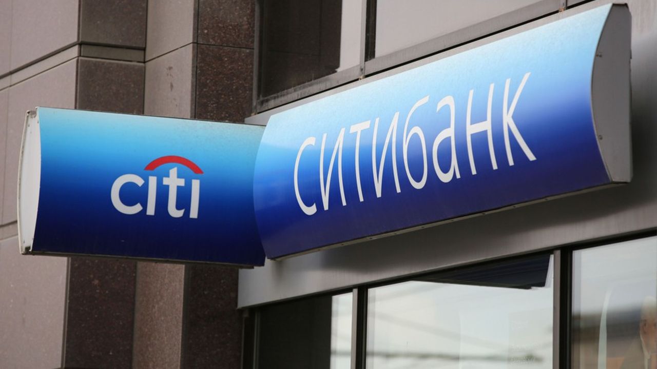 En quête d'un repreneur pour sa filiale russe, Citigroup est accusé par les officiels ukrainiens de financer les groupes d'hydrocarbures Lukoil et Vitol.
