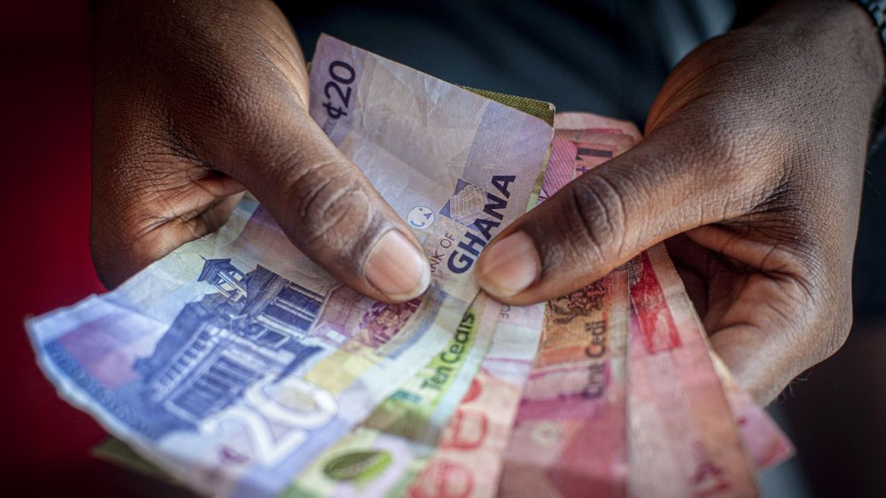 De nombreux pays africains souffrent de l'inflation mais aussi de la faiblesse de leur monnaie face au dollar.