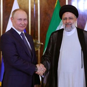 Le président iranien, Ebrahim Raïssi, a accueilli à Téhéran son homologue russe, Vladimir Poutine, ce mardi lors d'un sommet réunissant trois des principaux rivaux de l'Occident.