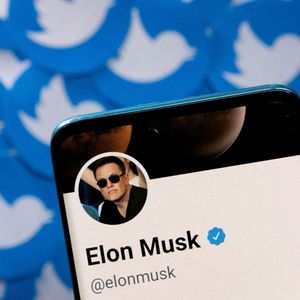 La bataille entre Elon Musk et Twitter autour du projet d'OPA à 44 milliards s'est désormais déplacée sur le terrain judiciaire, avec un procès prévu en octobre.