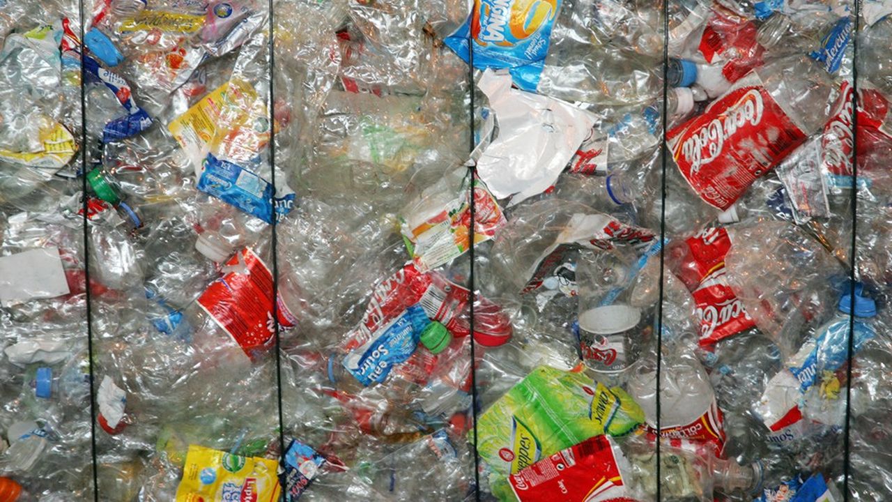 L'an dernier, près de 1,2 million de tonnes d'emballages plastiques ont été mises en marché en France, le taux de recyclage - tous types de résines confondus - atteignant 30 %. Ce taux atteignait 59 % pour les bouteilles et flacons.