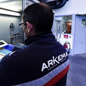 Le bénéfice net d'Arkema, qui possède une dizaine d'usines en France, est tombé à 730 millions d'euros sur le semestre.