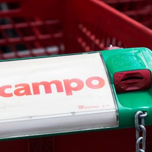 Alcampo, filiale espagnole d'Auchan Retail, « a conclu ce jour un accord avec le groupe Dia pour l'acquisition de 235 supermarchés et d'un entrepôt », écrit le groupe dans un communiqué.