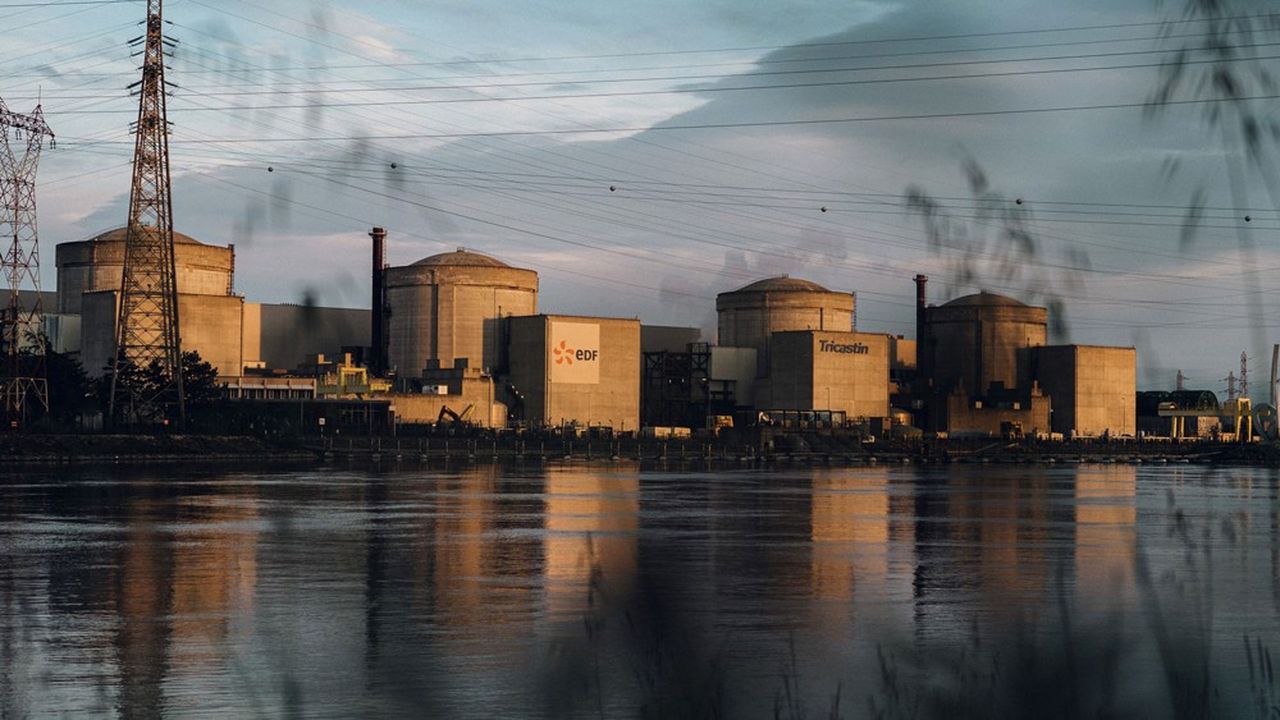 EDF avait déjà prévenu, dès la fin de la semaine dernière, que la production de la centrale du Tricastin (Drôme) pourrait être affectée en raison de l'échauffement des cours d'eau, utilisés pour refroidir les réacteurs.