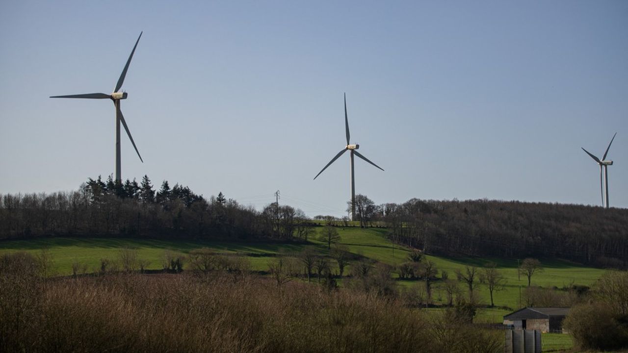 Des éoliennes près du village de Guilberville, en Normandie. Un dialogue responsabilisant entre l'Etat et les collectivités territoriales est plus que jamais nécessaire.