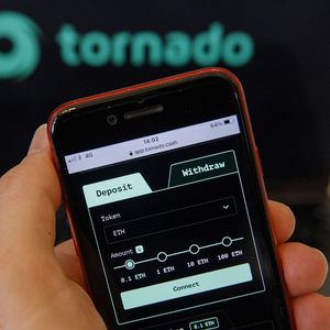 Tornado Cash est l'un des principaux « mélangeurs » de cryptomonnaies, qui permettent aux utilisateurs de cacher leurs mouvements de devises comme le bitcoin en les mélangeant aux transferts d'autres utilisateurs.