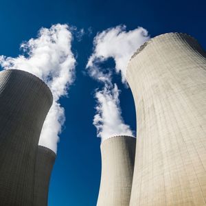 Alors que la moitié du parc nucléaire français est actuellement à l'arrêt, la France risque de manquer d'électricité l'hiver prochain.