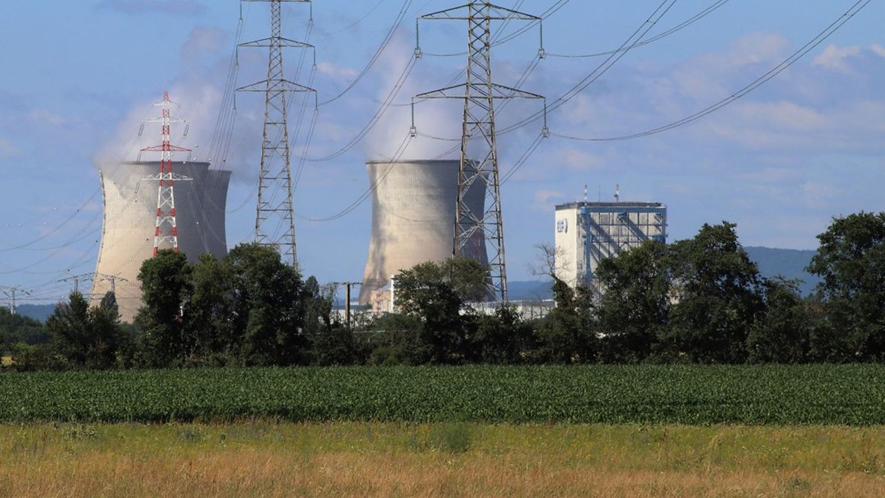 Les dispositifs de soutien non ciblés comme la remise à la pompe ou le plafonnement des prix du gaz et de l'électricité sont à terme des vecteurs de hausses des prix, selon Xavier Jaravel (Photo : la centrale nucléaire du Bugey, dans l'Ain).