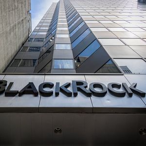 BlackRock est le premier gestionnaire d'actifs au monde avec plus de 10.000 milliards de dollars d'encours.