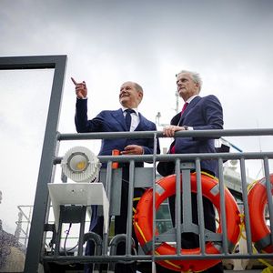 Le chancelier Olaf Scholz (à gauche) a tenté de convaincre le Premier ministre norvégien, Jonas Gahr Støre, d'accélérer l'exploitation des gisements de gaz