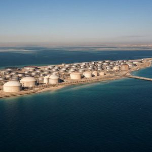 Infrastructures de stockage de pétrole de Saudi Aramco à Dharhan en Arabie Saoudite.