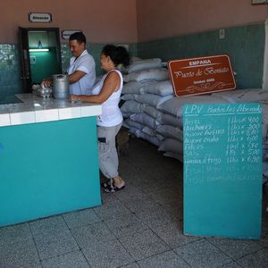 Cuba fait face à d'importantes pénuries en raison de la difficulté du gouvernement cubain à approvisionner les magasins étatiques.
