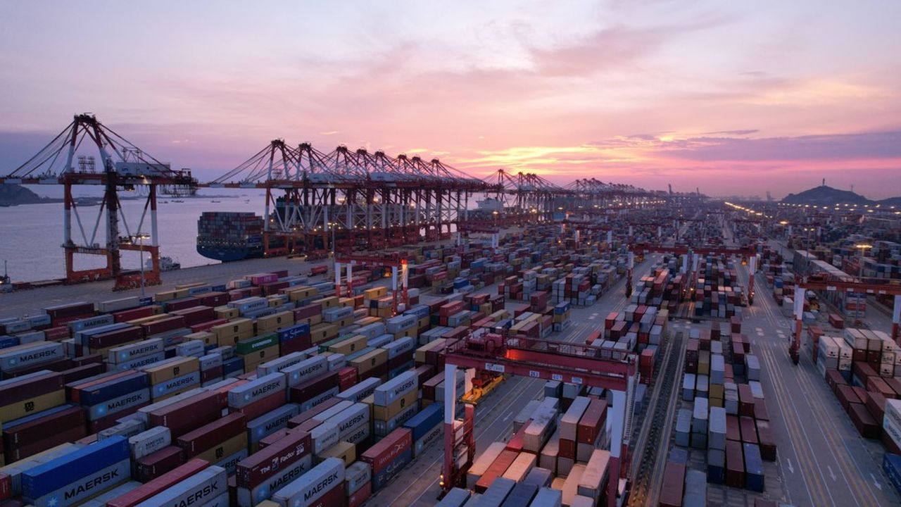 Le port de Shanghai a traité en juillet près de 140.000 conteneurs par jour en juillet, et a vu son trafic progresser de 16 % sur un an. Mais sur plusieurs grands axes, les trafics maritimes diminuent.
