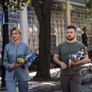 Ce mercredi, le président ukrainien et son épouse ont déposé des fleurs devant le mur commémorant les « Cent héros célestes »