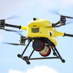 Un drone piloté par la société belge Helicus a transporté des tissus humains entre deux hôpitaux à Anvers pour effectuer des tests en urgence.