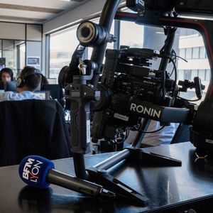 Des journalistes de BFM Lyon lors du lancement de la chaîne en 2019. Altice a musclé son réseau de chaînes locales ces dernières années.