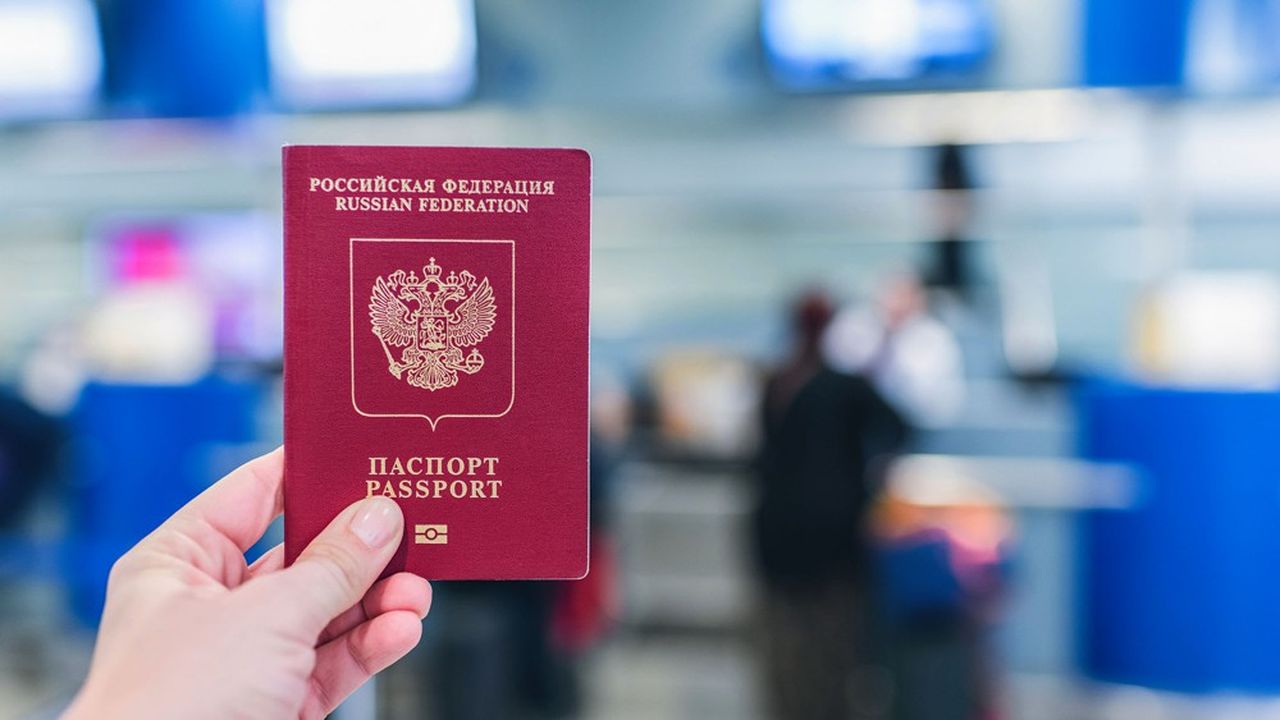 L'UE étudie une suspension totale de l'accord de 2007 avec Moscou, prévoyant des facilités de délivrance de visas de court séjour aux ressortissants russes.
