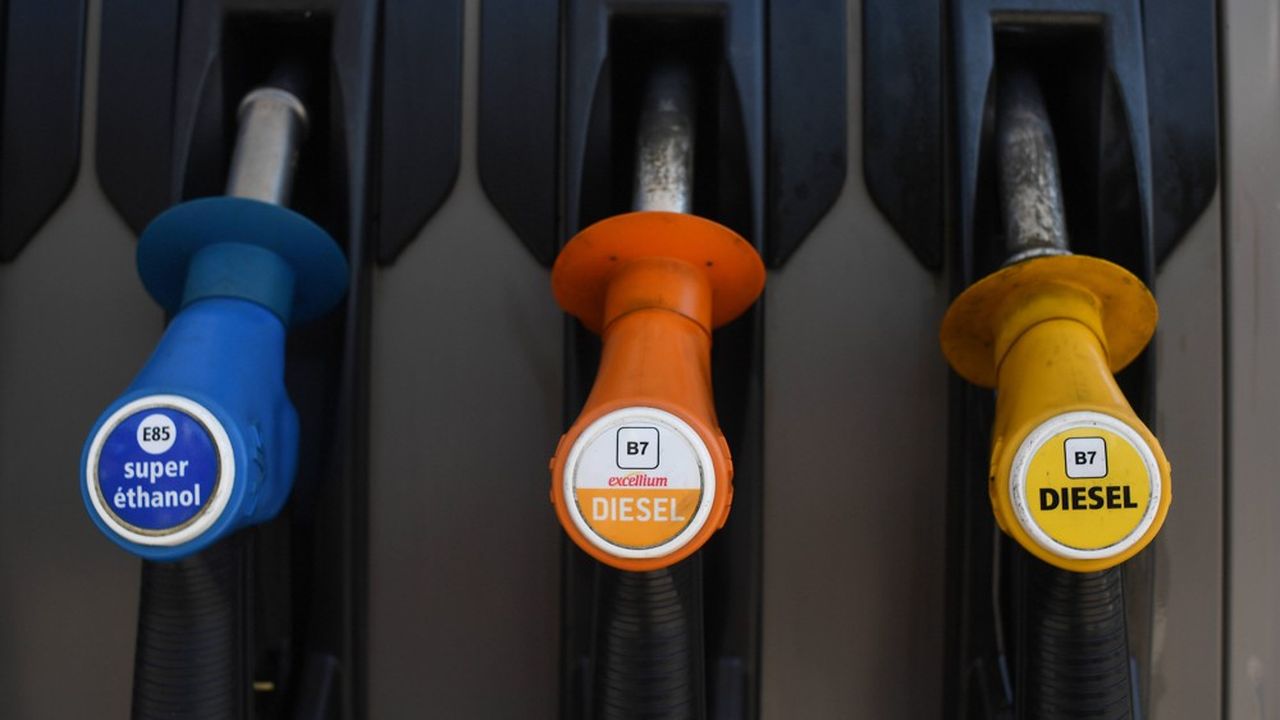 TotalEnergies fait bénéficier les stations Total d'une remise supplémentaire de 20 centimes d'euros par litre de carburant avec une remise globale de 30 centimes par litre dans le cadre des mesures du gouvernement pour le pouvoir d'achat.