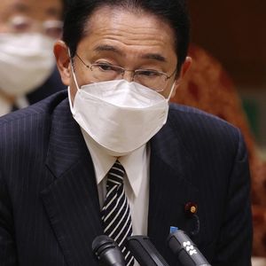 Devant les parlementaires, Fumio Kishida a tenté de justifier l'organisation de funérailles nationales pour Shinzo Abe.