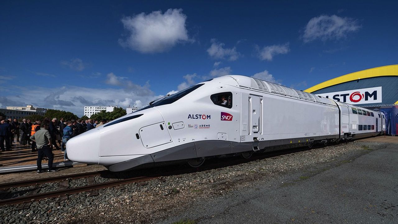Commandé à raison de 100 rames en août 2018, puis 15 unités supplémentaires pour des destinations européennes, le « TGV M » a été dévoilé vendredi, sur le site Alstom de La Rochelle.