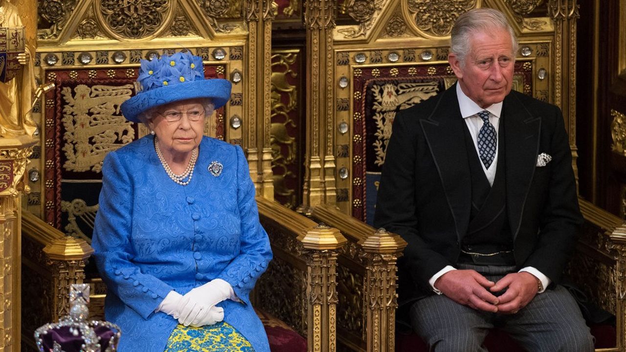 La Reine Elizabeth II et le Prince Charles lors de l'ouverture de la session parlementaire britannique à Londres, le 21 juin 2017.