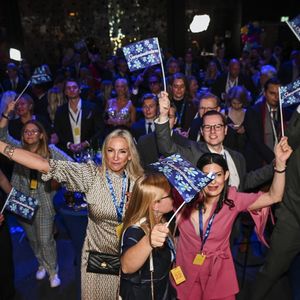 Ambiance festive chez les Démocrates de Suède, pour fêter le score historique du parti aux législatives de dimanche qui les place en tête de la droite.