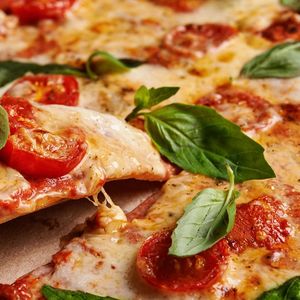 « Aviez-vous déjà songé que la pizza Margherita inventée à la fin du XIXe siècle reproduisait les couleurs du drapeau italien ? »