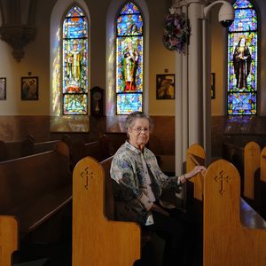 Soeur Nora Nash, dans l'église de la congrégation St. Francis de Philadelphie (Pennsylvanie).