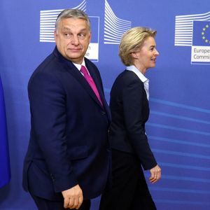 La présidente de la Commission, Ursula von der Leyen, reçoit le Premier ministre hongrois, Viktor Orban, à Bruxelles en février 2020.