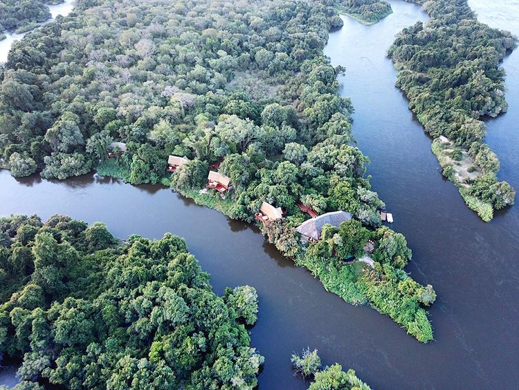 Sur la rive du Zambèze, en Zambie, le « Royal Chundu » offre une vue imprenable sur le fleuve et sa faune.