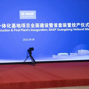 Le vice-Premier ministre et membre du bureau politique du PCC, Han Zheng, tient un discours lors de l'inauguration d'un site de l'entreprise allemande BASF, près de Guangdong.