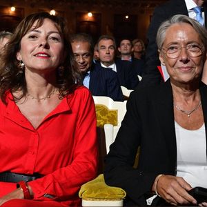 Carole Delga, la présidente (PS) de la région Occitanie (à gauche), et la Première ministre, Elisabeth Borne, vendredi lors du congrès de Régions de France à Vichy.