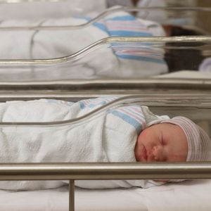 Les décès de nourrissons moins de 27 jours après leur naissance sont à la hausse en France.