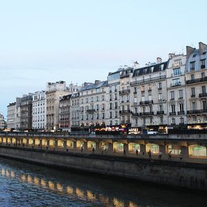27 baies vitrées seront ouvertes sur la façade côté Seine de la gare Saint-Michel Notre-Dame.