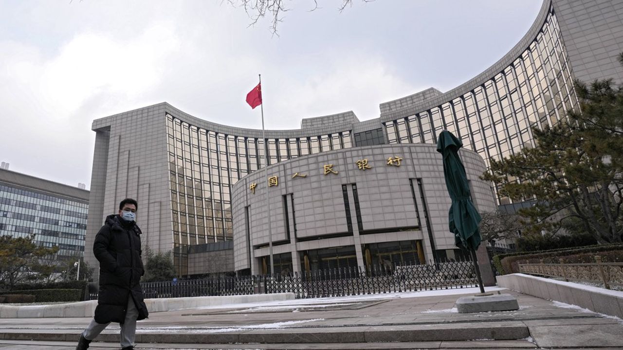La Banque populaire de Chine (PBOC) menace de voler au secours du yuan pour contrer la spéculation et limiter le risque de krach.