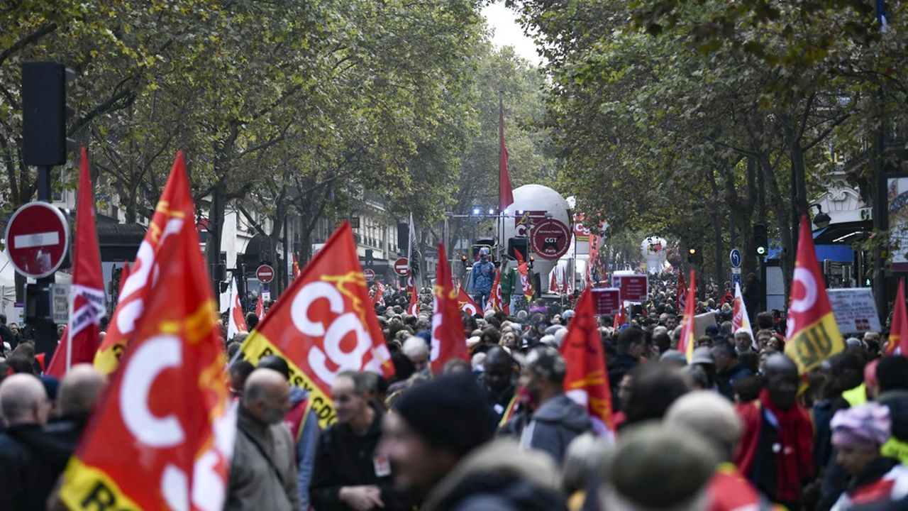 Manifestation pour les hausses de salaire et contre la réforme des retraites à Paris le 29 septembre dernier. La dernière mobilisation unitaire contre une réforme des retraites date de 2010, lors du relèvement de 60 à 62 ans de l'âge légal de départ.