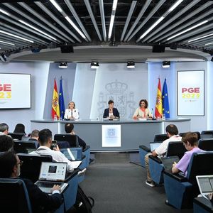 La ministre de l'Economie, Nadia Calviño, et la ministre du Budget, María Jesús Montero, ont présenté le projet de budget 2023 approuvé en conseil des ministres mardi.