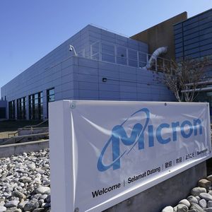 Le fabricant américain Micron, basé dans l'Idaho, a annoncé mardi qu'il allait ouvrir une usine dans le nord de l'Etat de New York, à Clay, dans la banlieue de Syracuse.