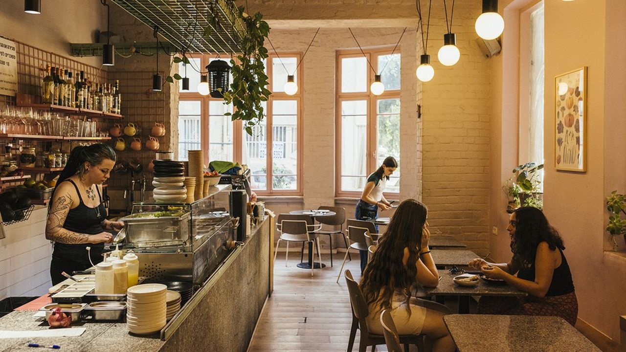 Chez « Bana », restaurant végane branché du centre de Tel Aviv, en août 2022.