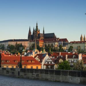 La première réunion de la Communauté politique européenne se tient ce jeudi au château de Prague, la République tchèque assurant la présidence tournante de l'Union européenne.
