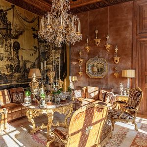 Le riche mobilier de l'Hôtel Lambert, aux allures de musée, va être dispersé chez Sotheby's.