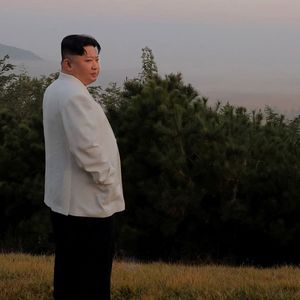 Kim Jong-un « a dirigé les exercices militaires sur place », a affirmé KCNA, photos à l'appui.