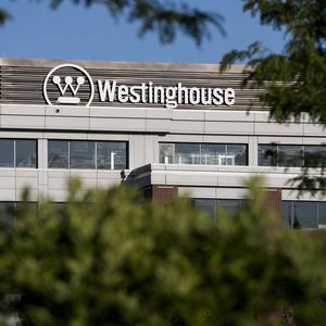 Ancienne filiale du conglomérat japonais Toshiba, Westinghouse avait déposé le bilan en 2017 avant d'être racheté en 2018 par Brookfield Business Partners.