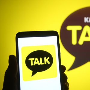La totalité des Sud-Coréens utilisent ainsi le service de messagerie Kakao Talk, qui a été lancé en 2010.