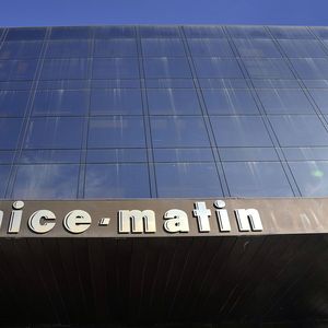En 2022, le groupe Nice-Matin devrait dégager entre 500.000 euros et 1 million en Ebitda (résultat brut d'exploitation) contre des pertes de 3 millions l'an dernier et 6 millions en 2020.