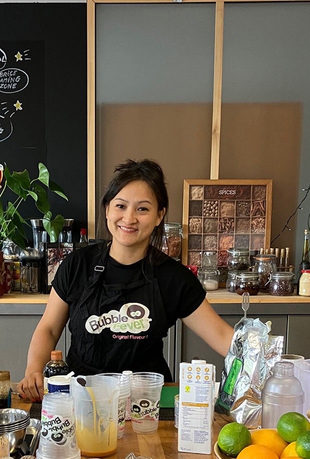 Rosalie Bun Ung, co-founder of Bubble Fever, the origin of the distribution of this drink in France, opened the Bubble Fever Academy, a training center for all those who wish to open their shop.
