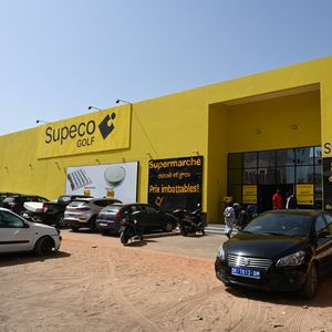 Supeco, une enseigne de Carrefour qu'exploite la CFAO en franchise an Afrique de l'Ouest, est une formule discount qui permet de toucher la petite classe moyenne.
