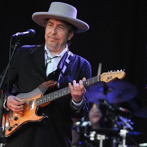 Bob Dylan a cédé son catalogue de droits d'enregistrements début 2022 à Sony, pour un montant estimé à 200 millions de dollars, après avoir déjà vendu ses droits d'auteur à la major rivale UMG pour quelque 300 millions de dollars en décembre 2020.
