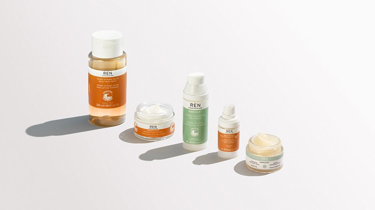 Ci-contre la gamme intemporelle de Ren Clean Skincare, dont la lotion tonique AHA ready Steady Glow à gauche.
